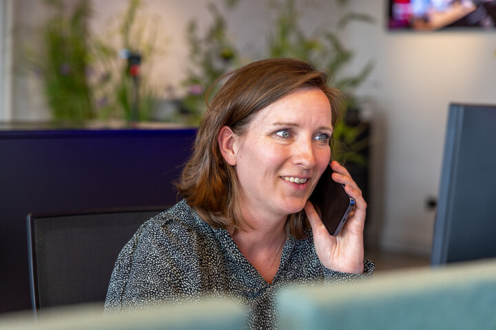 M Restart recruiter Wendy aan de telefoon