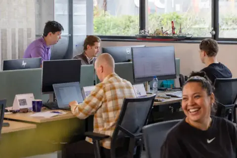 Recruiters aan het werk met lach copy